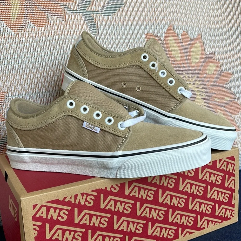 Vans WMNS Chukka Low
Incense/White
VN0A5HEX3BW
Sneakers - Picture 6 of 16